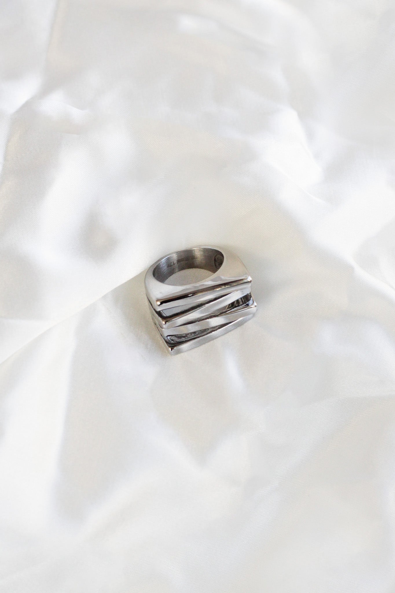 Amelia Ring