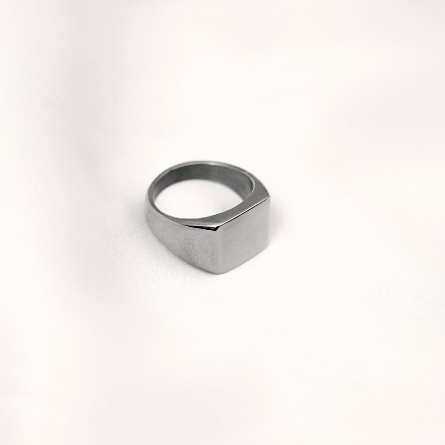 Chevalier Ring