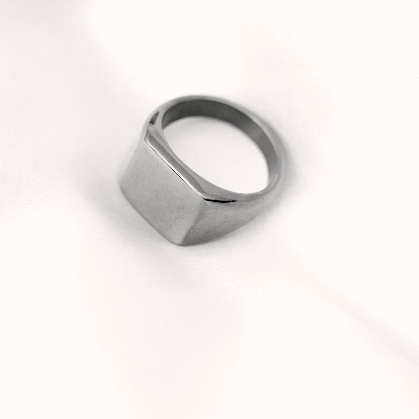 Chevalier Ring