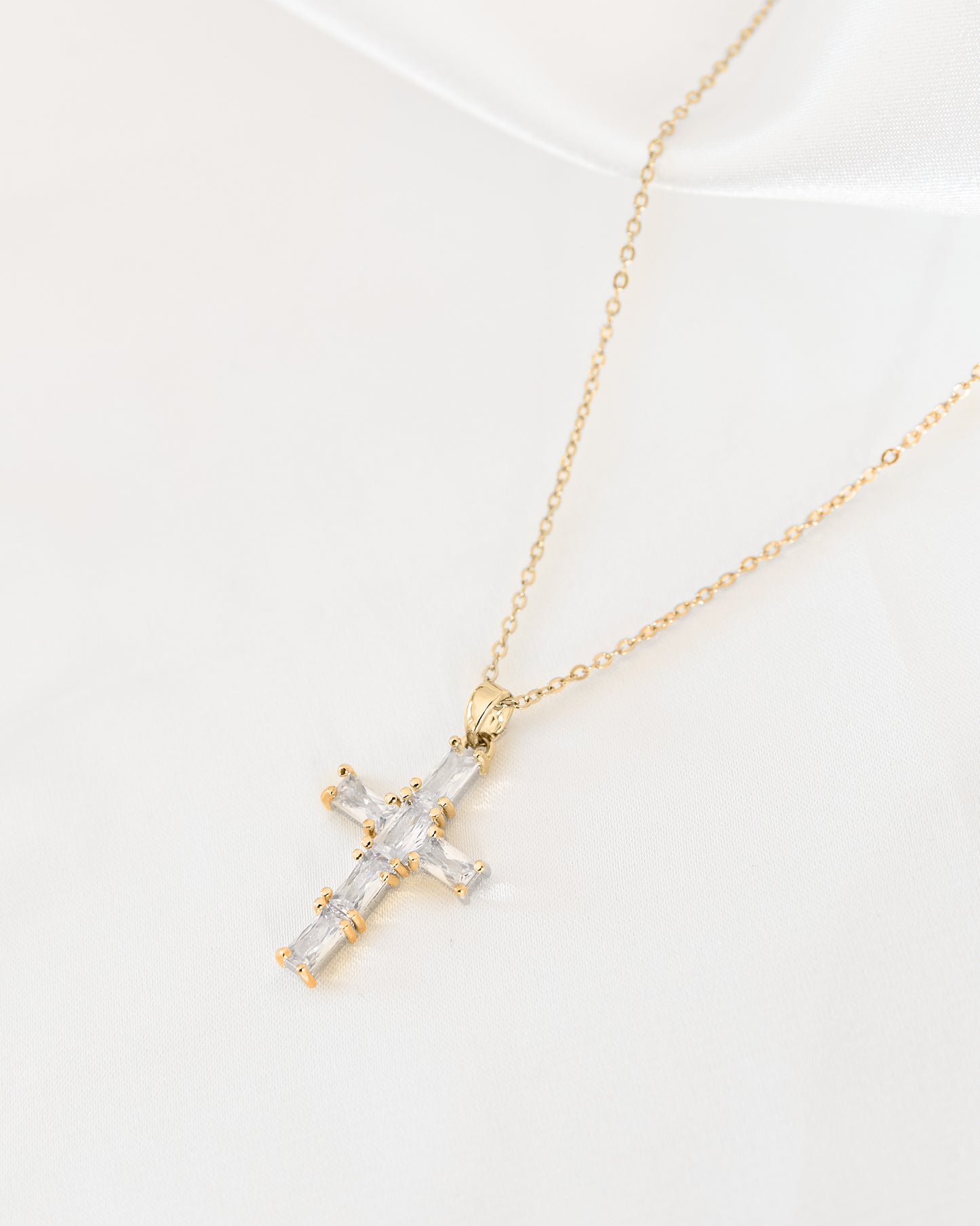 Armonia Cross Necklace