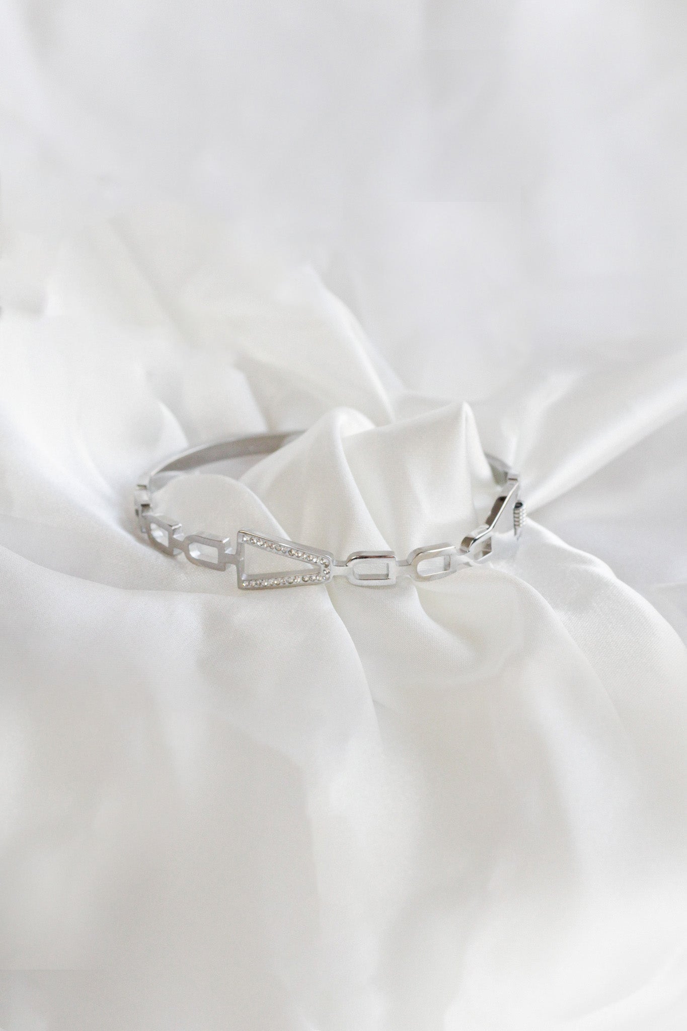 Chiara Handcuff